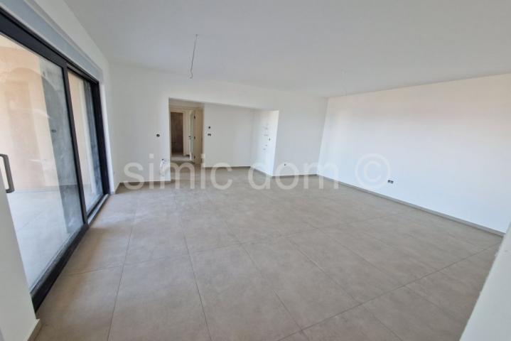 Novi apartman s vrtom nadomak Primoštena