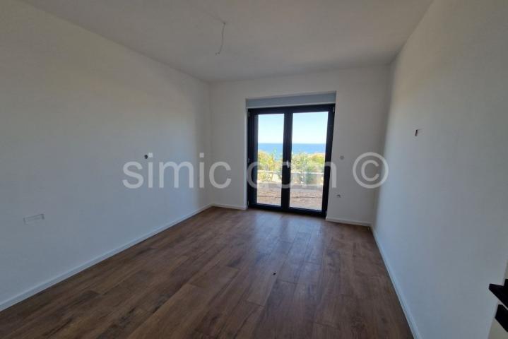 Novi apartman s vrtom nadomak Primoštena