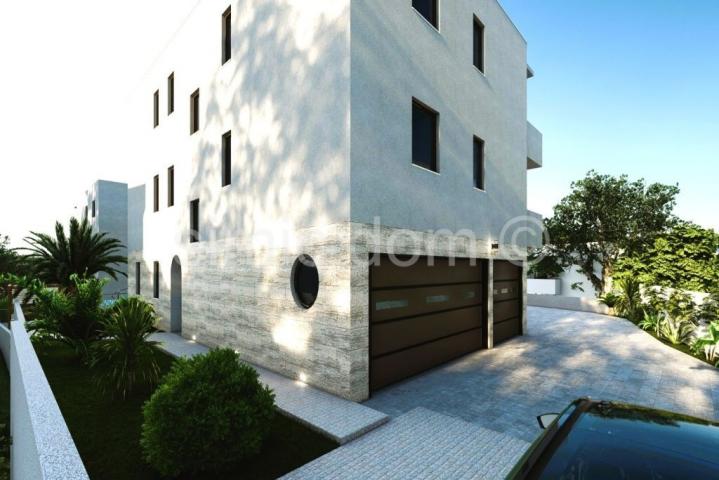 Novi apartman s vrtom par koraka od plaže, Čiovo