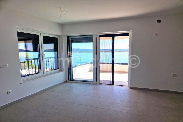 Predivan novi apartman uz more, Murter