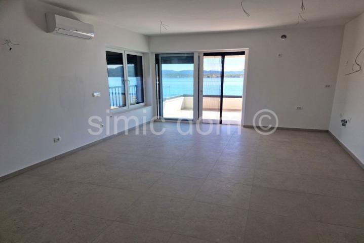 Predivan novi apartman uz more, Murter