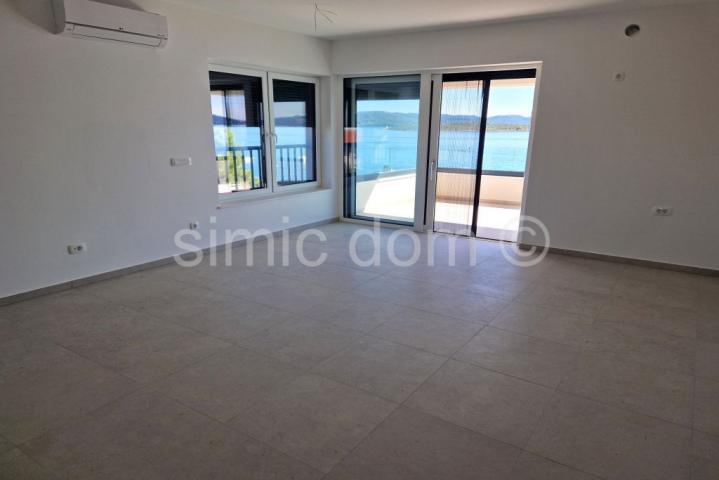 Predivan novi apartman uz more, Murter