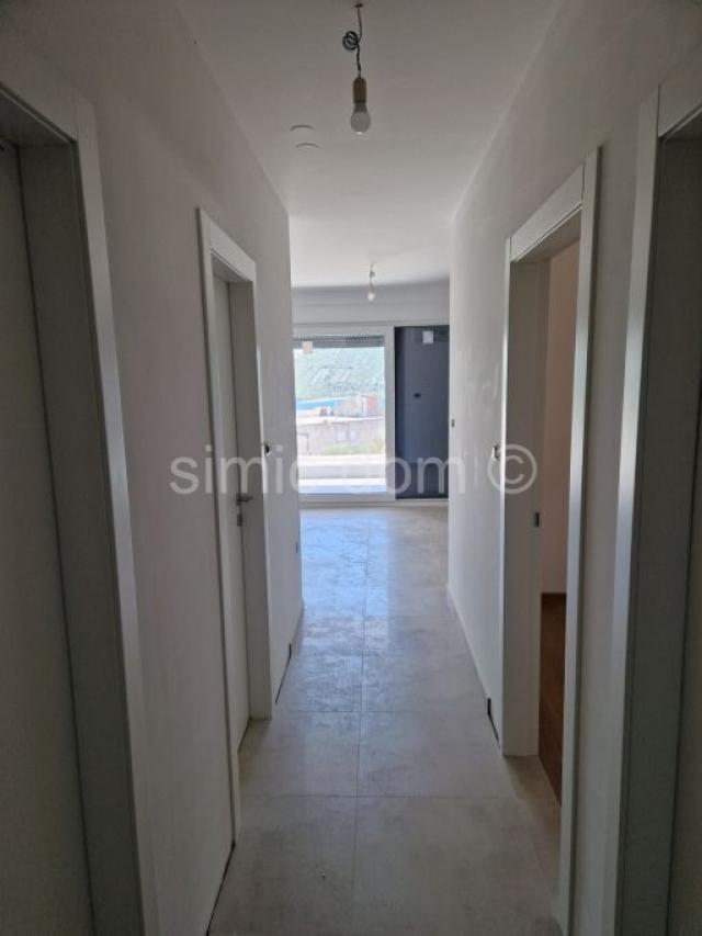 Novi apartman vrlo blizu plaže, Primošten