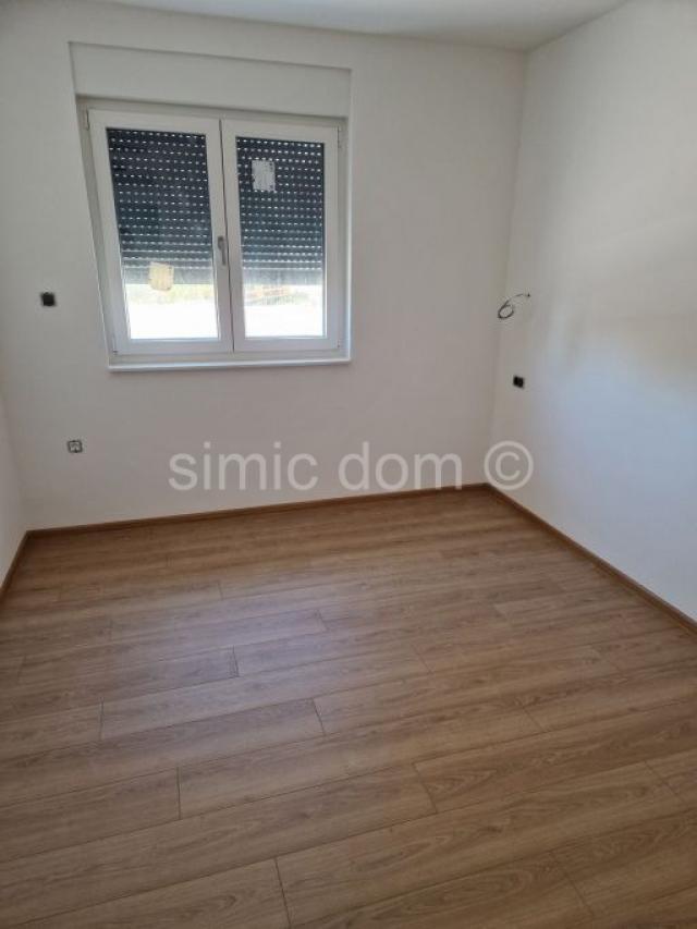Novi apartman vrlo blizu plaže, Primošten