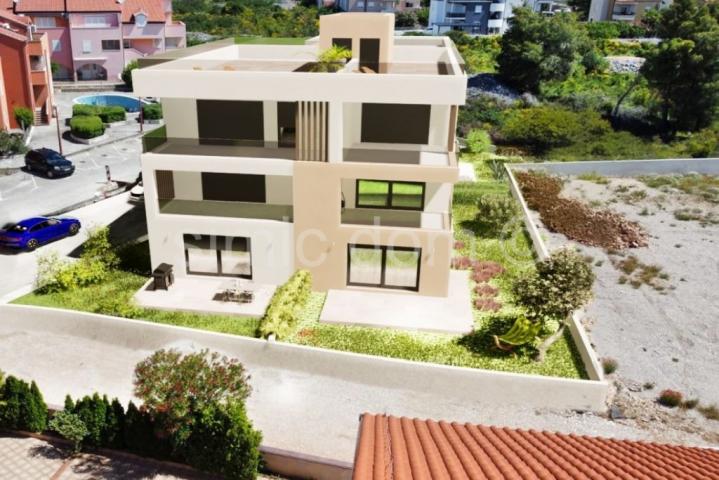 Dvosobni apartman 70m od plaže, Srima