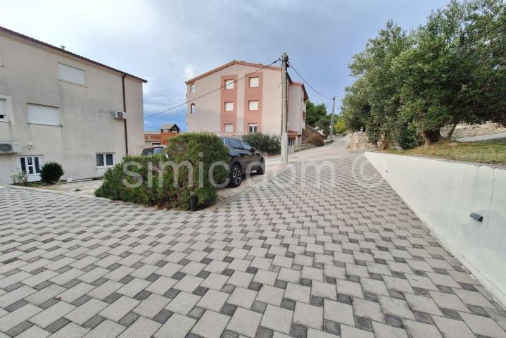 Apartmanska kuća 110m od mora, Duće