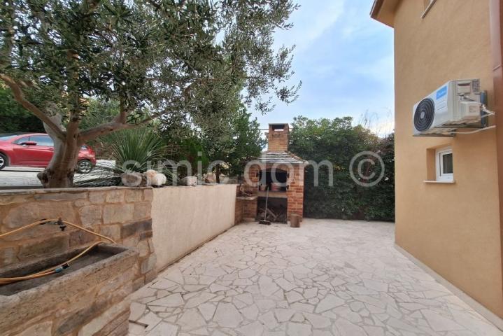 Apartmanska kuća 110m od mora, Duće