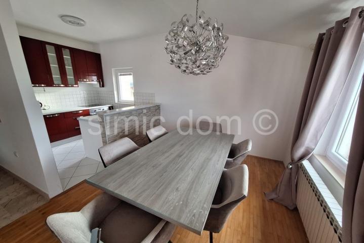 Apartmanska kuća 110m od mora, Duće