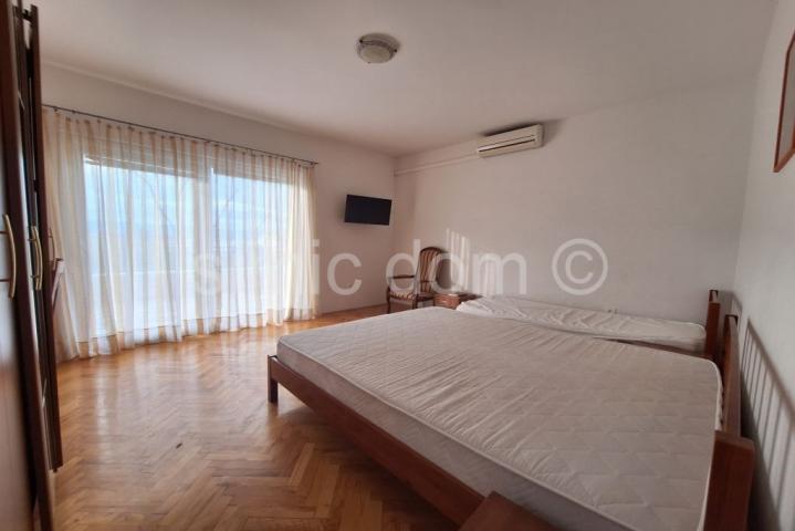 Apartmanska kuća 110m od mora, Duće
