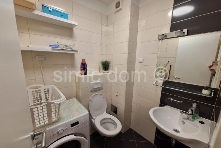Stan s privatnim bazenom u centru, Makarska