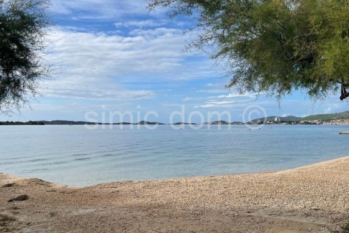 Namješten apartman u prizemlju 50m od plaže, Srima