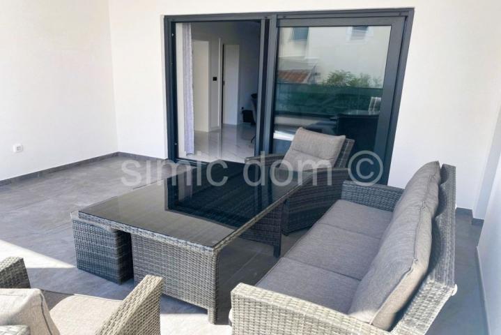 Namješten apartman u prizemlju 50m od plaže, Srima