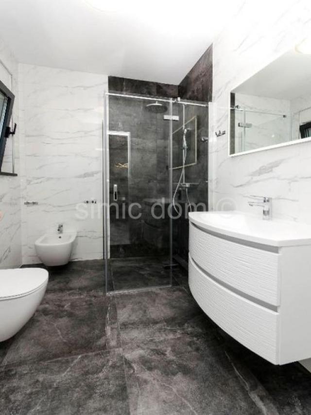 Namješten apartman u prizemlju 50m od plaže, Srima