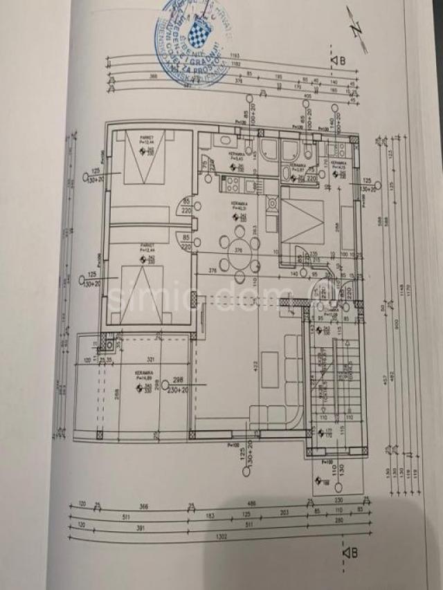 Trosoban apartman 50m od plaže, Srima