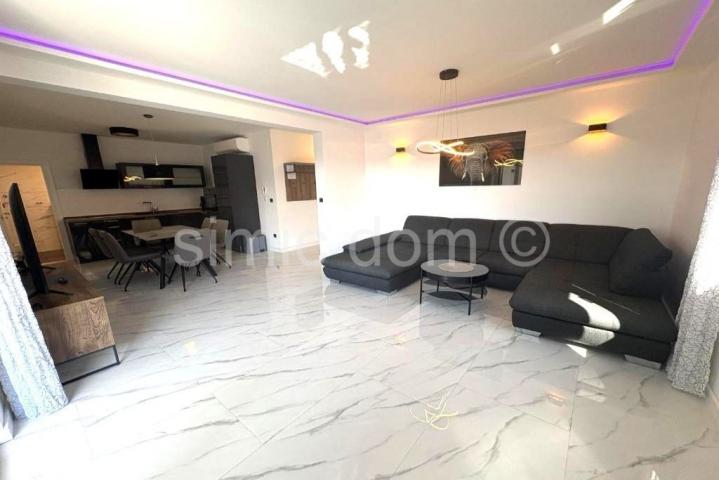 Trosoban apartman 50m od plaže, Srima