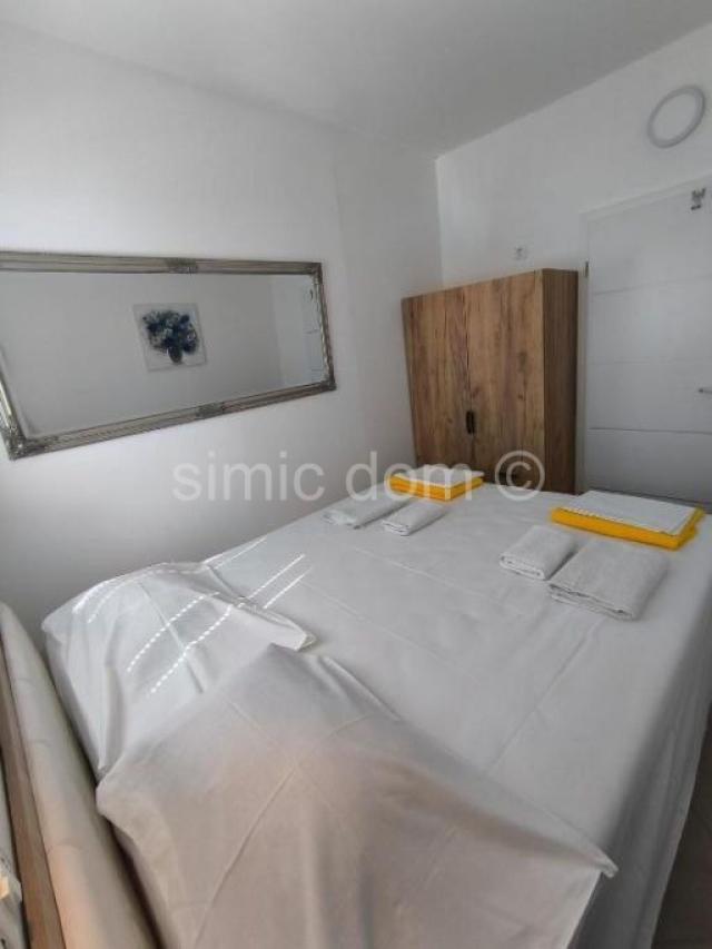 Namješten stan ispod magistrale, Makarska