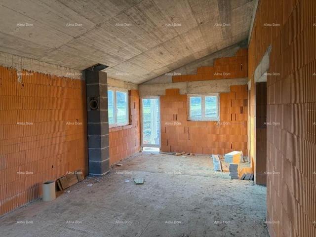 Kuća Kuća  u roh-bau fazi s velikom okućnicom – Cerovlje