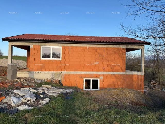 Kuća Kuća  u roh-bau fazi s velikom okućnicom – Cerovlje