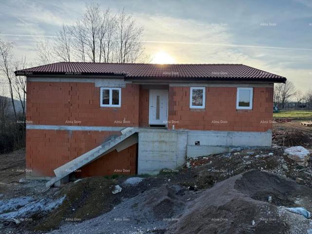 Kuća Kuća  u roh-bau fazi s velikom okućnicom – Cerovlje