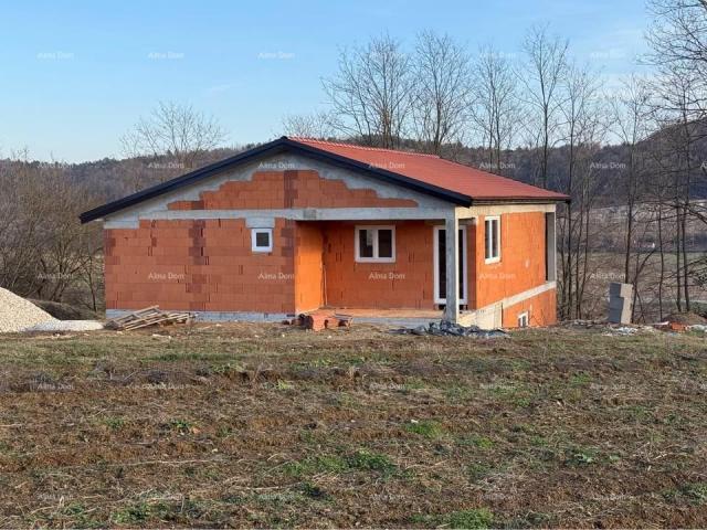 Kuća Kuća  u roh-bau fazi s velikom okućnicom – Cerovlje