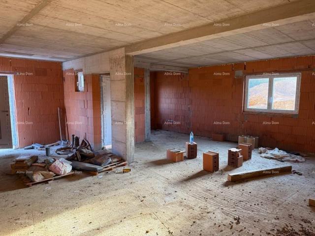 Kuća Kuća  u roh-bau fazi s velikom okućnicom – Cerovlje
