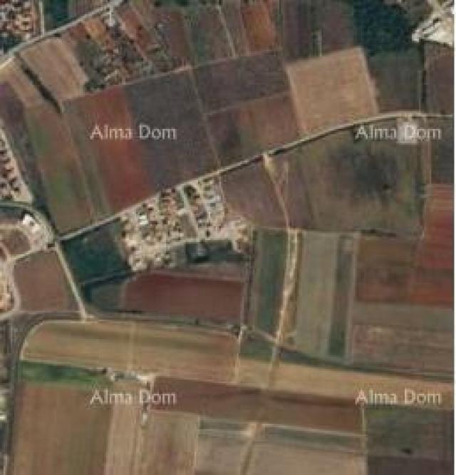 Building land Attractive construction land for building a residential building, Umag – 500 m from th