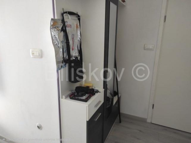 Dugi Rat, stan 30,50 m2 1. kat, pogled na more