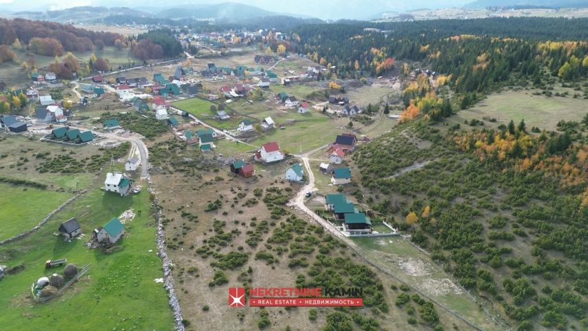 Plac 1011m2 sa građevinskom dozvolom, Meždo, Žabljak