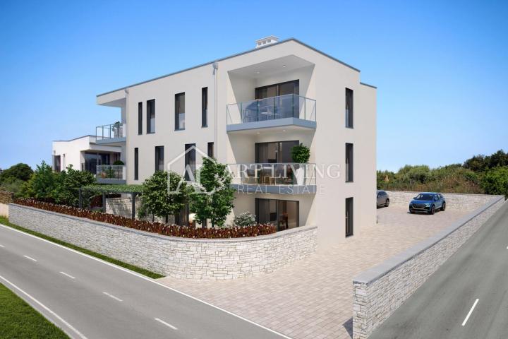 Umag, okolica -dvosobni stan na TOP lokaciji, 600 m od mora