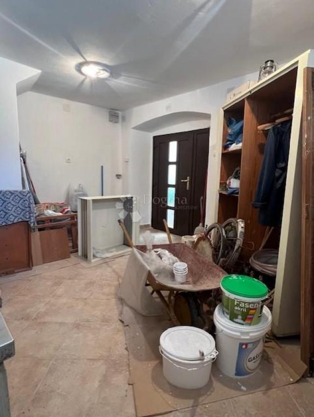 PUNAT KUĆA BLIZU MORA