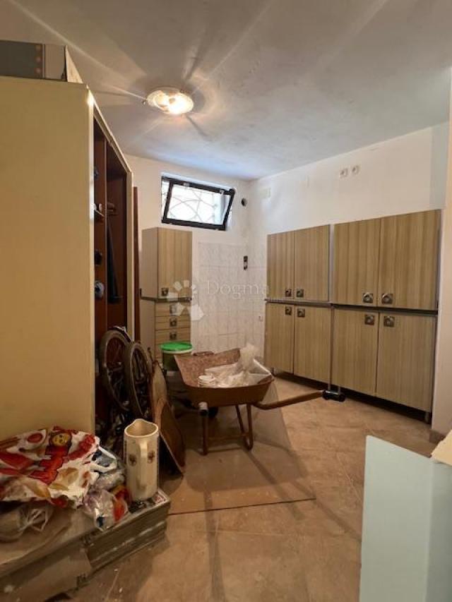 PUNAT KUĆA BLIZU MORA