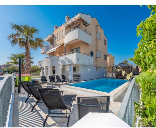 Villa s bazenom u Privlaci