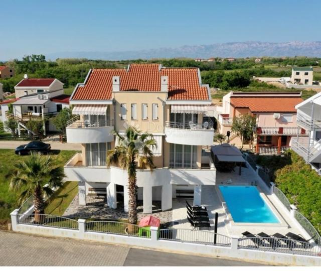 Villa s bazenom u Privlaci