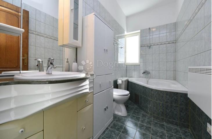 Villa s bazenom u Privlaci