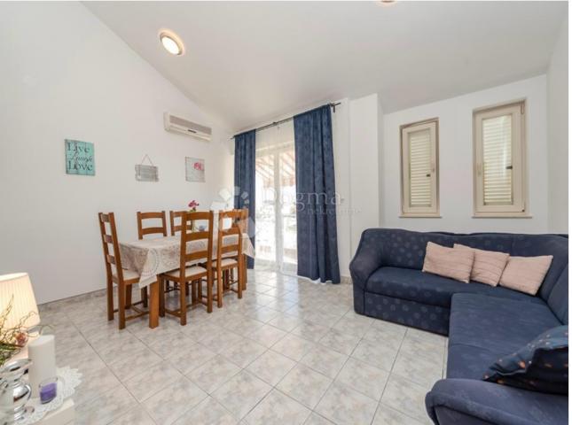 Villa s bazenom u Privlaci