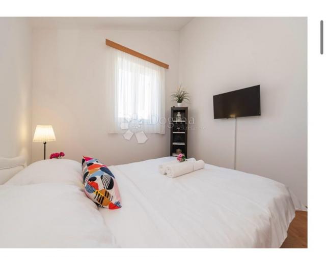 Villa s bazenom u Privlaci