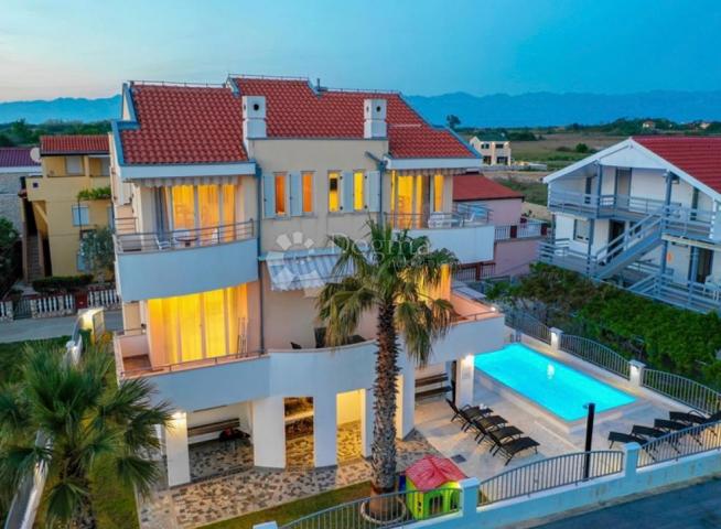 Villa s bazenom u Privlaci