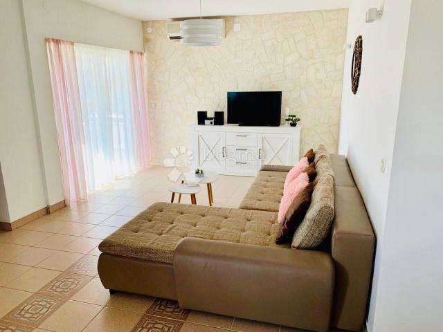 Villa s bazenom u Privlaci