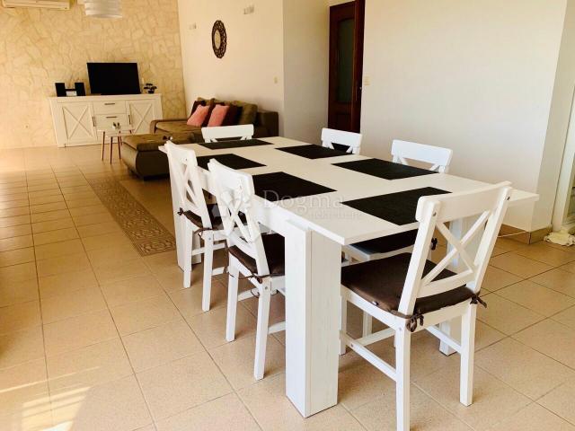 Villa s bazenom u Privlaci