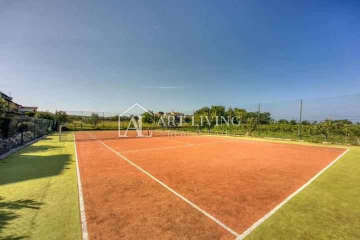 Poreč, okolica - šarmantni dvosobni stan s korištenjem bazena i tenis terena