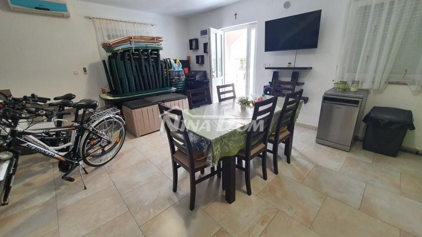 Južna strana etažni apartman 87,95 m2 170 met. do mora