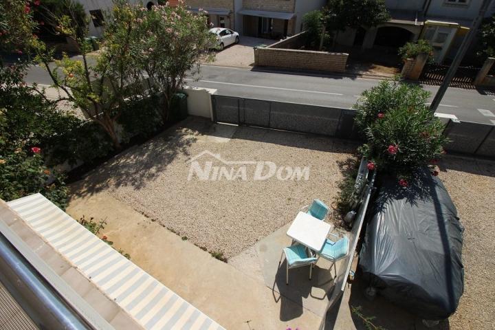 Južna strana,5 stambenih jedinica, 180 met. plaža Radovanjica