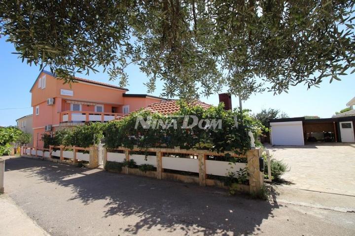 Apartmanska kuća 8 apartmana 450 met. do plaže