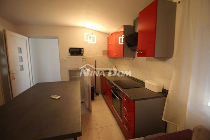 Apartmanska kuća 8 apartmana 450 met. do plaže