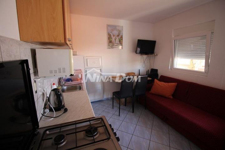 Apartmanska kuća 8 apartmana 450 met. do plaže