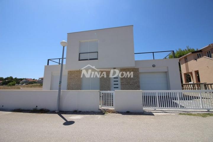 Villa 100 metara do mora