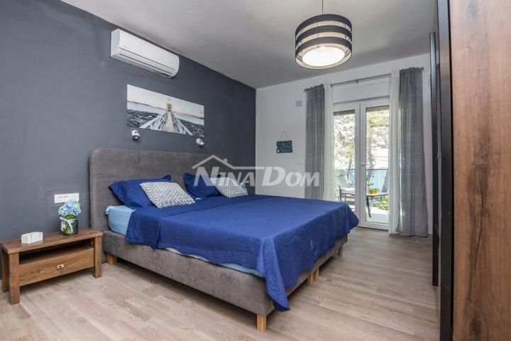 Villa u blizini centra,   opremljena s bazenom i  krovnom, terasom