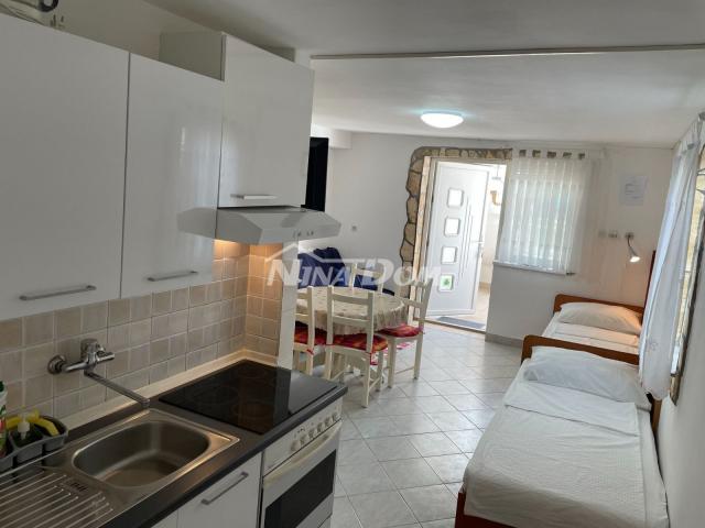 APARTMANSKA KUĆA - PRIVLAKA - 6 APARTMANA