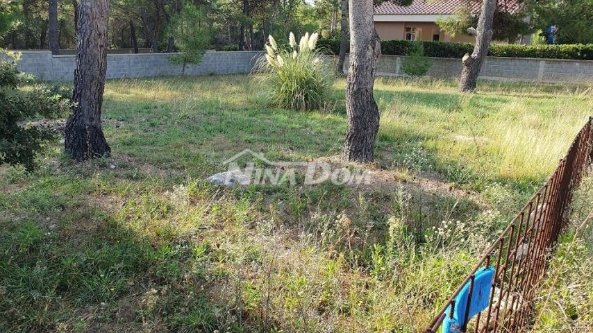 Građevinsko zemljište 600 m2 južna strana potrebna izrada UPU plana