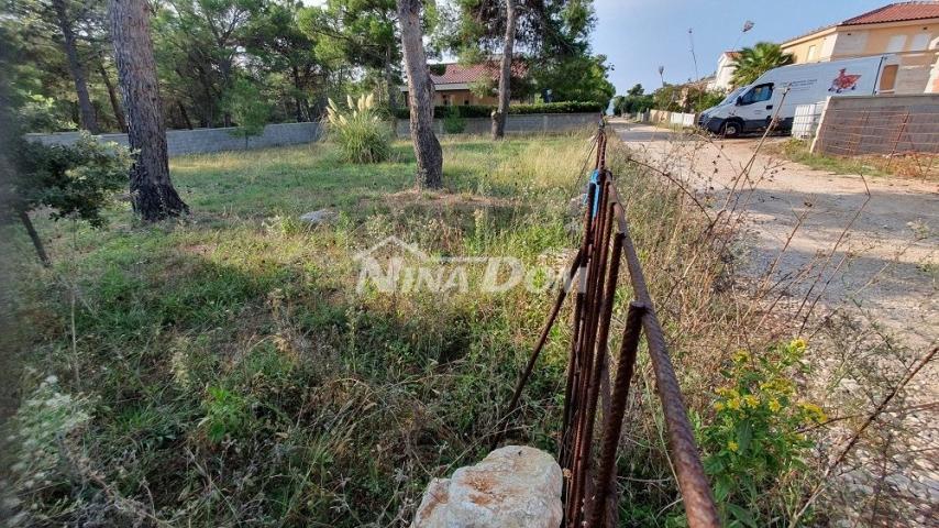 Građevinsko zemljište 600 m2 južna strana potrebna izrada UPU plana